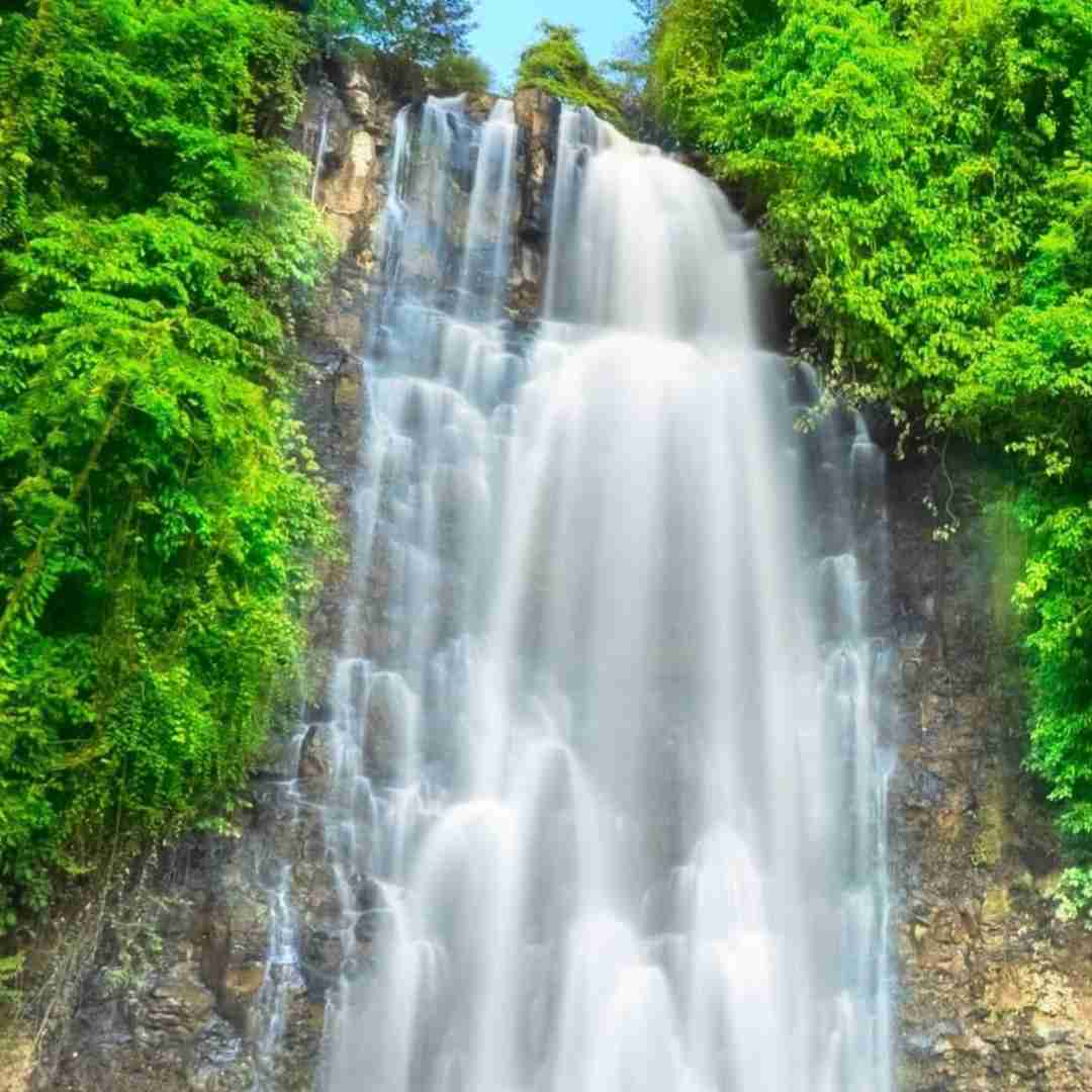  من اگه قیدتو زدم عین تو بدم در گوشم یه صدایی