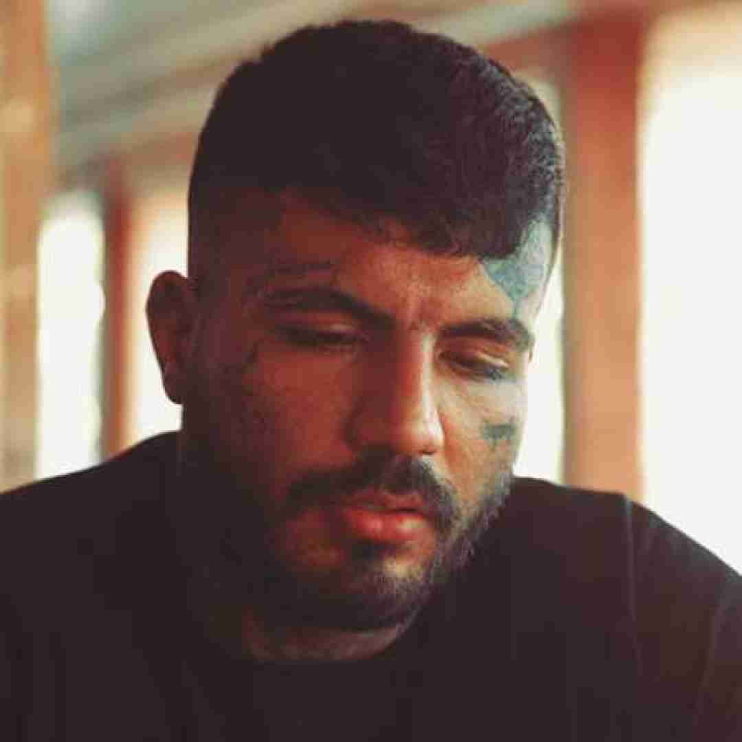 مهدیار همیشه من که نیستم کنارت خنده باشه