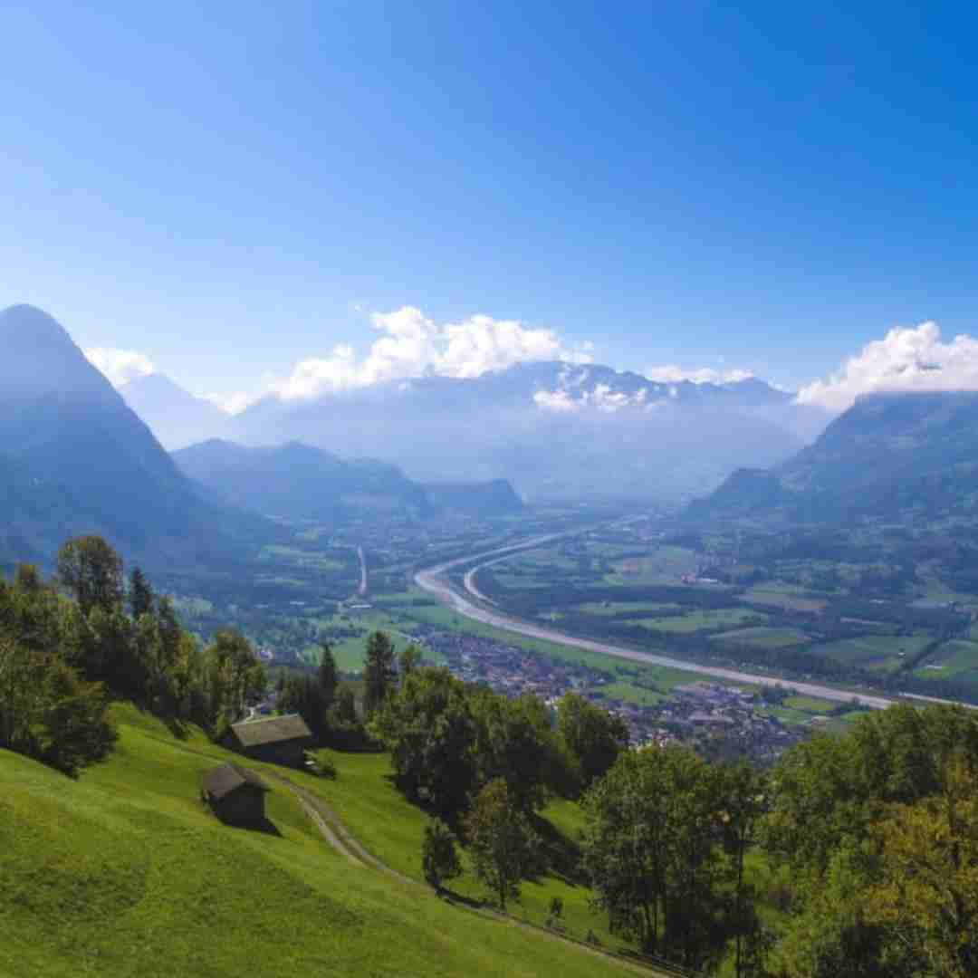  انگار قدمام به این خیابونا وقتی که تو نیستی با صدای پسر