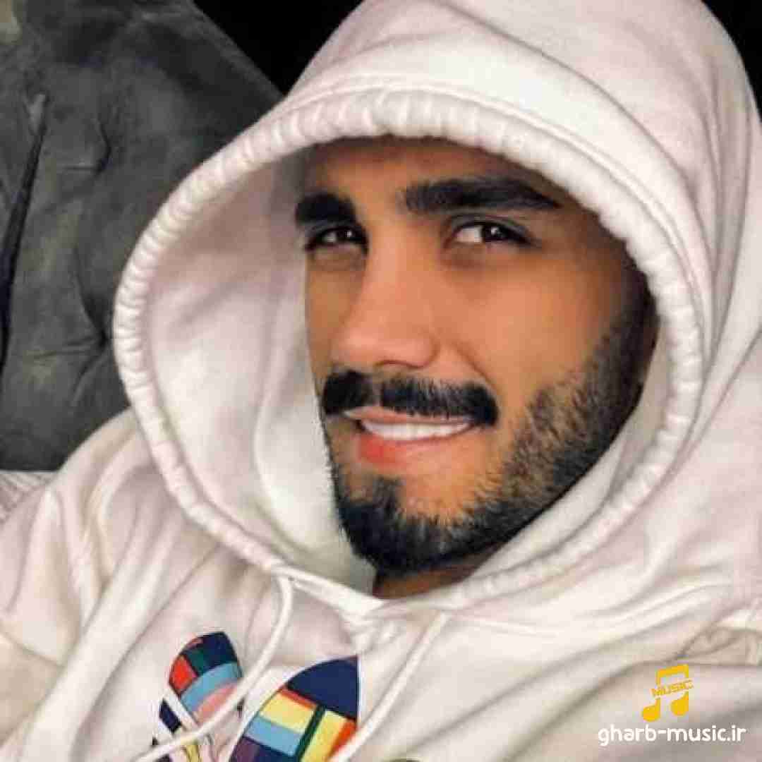 مهراد جم حالشو بپرس ببین کجاست ببین اصلا اونم دلش تنگ میشه یا نه